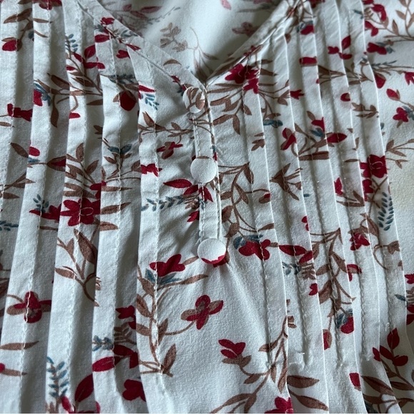 Fun2Fun floral cap sleeve blouse from Stitchfix size XXL runs small - Picture 7 of 7